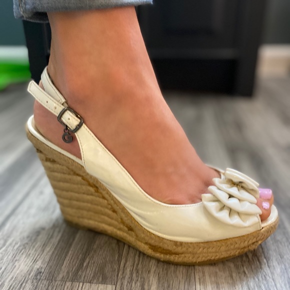 guess wedges